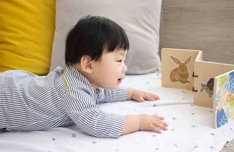 Ini Dia Manfaat Tummy Time Untuk Si Kecil