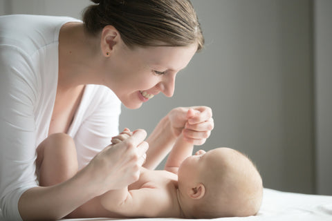 Perkembangan Bayi Di Usia 2 Bulan yang Perlu Diketahui